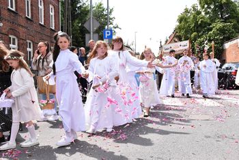 Procesja Bożego Ciała przeszła ulicami centrum Malborka. Tym razem od kościoła Matki Boskiej Nieustającej Pomocy do św. Jana Chrzciciela