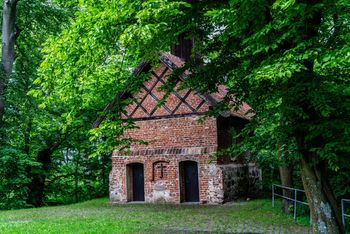 Leśna kaplica na gdańskim wzgórzu. Czy w tym miejscu był pierwszy grób św. Wojciecha?