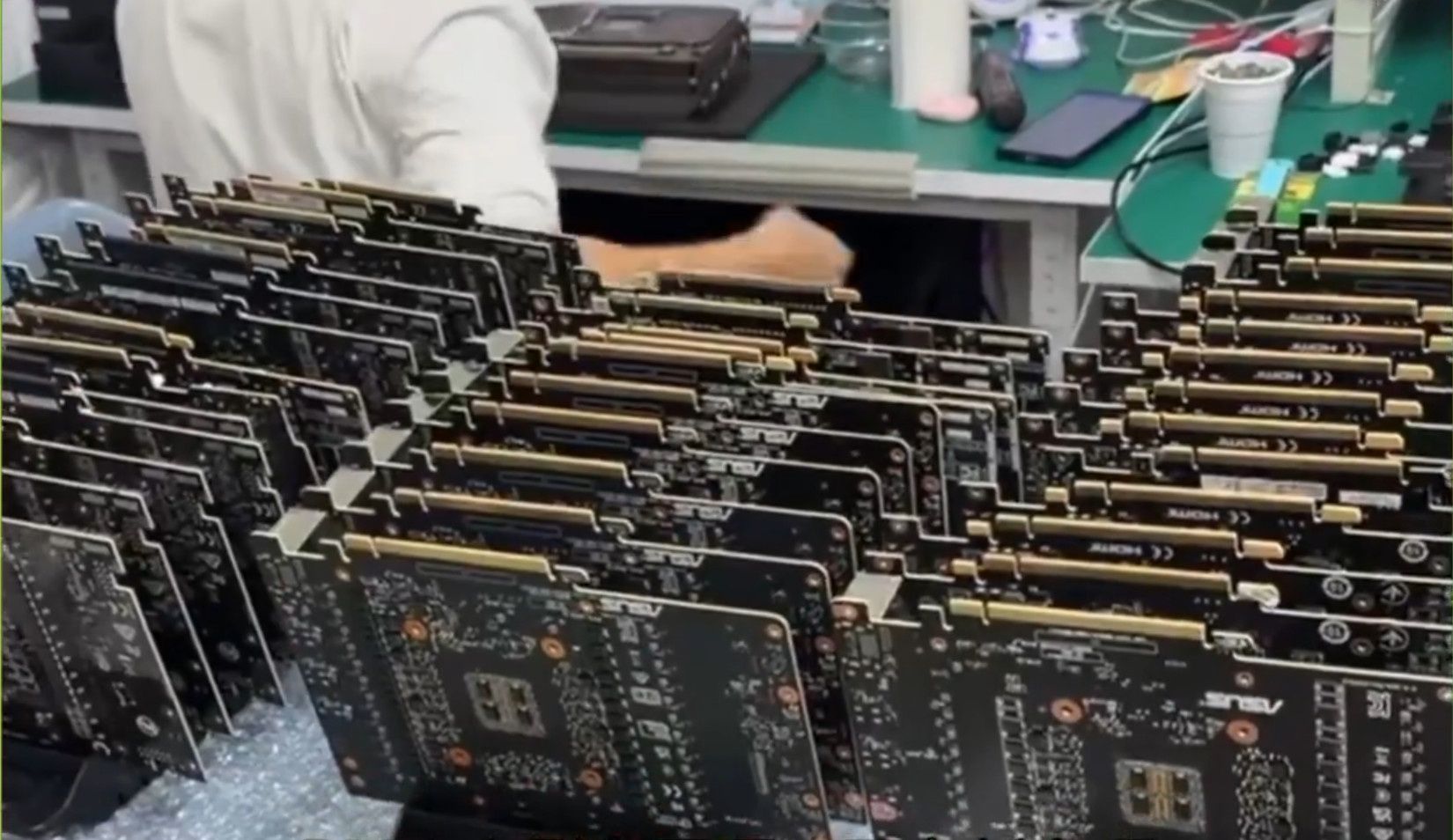 Chińskie fabryki demontują ogromne ilości kart GeForce RTX 5090