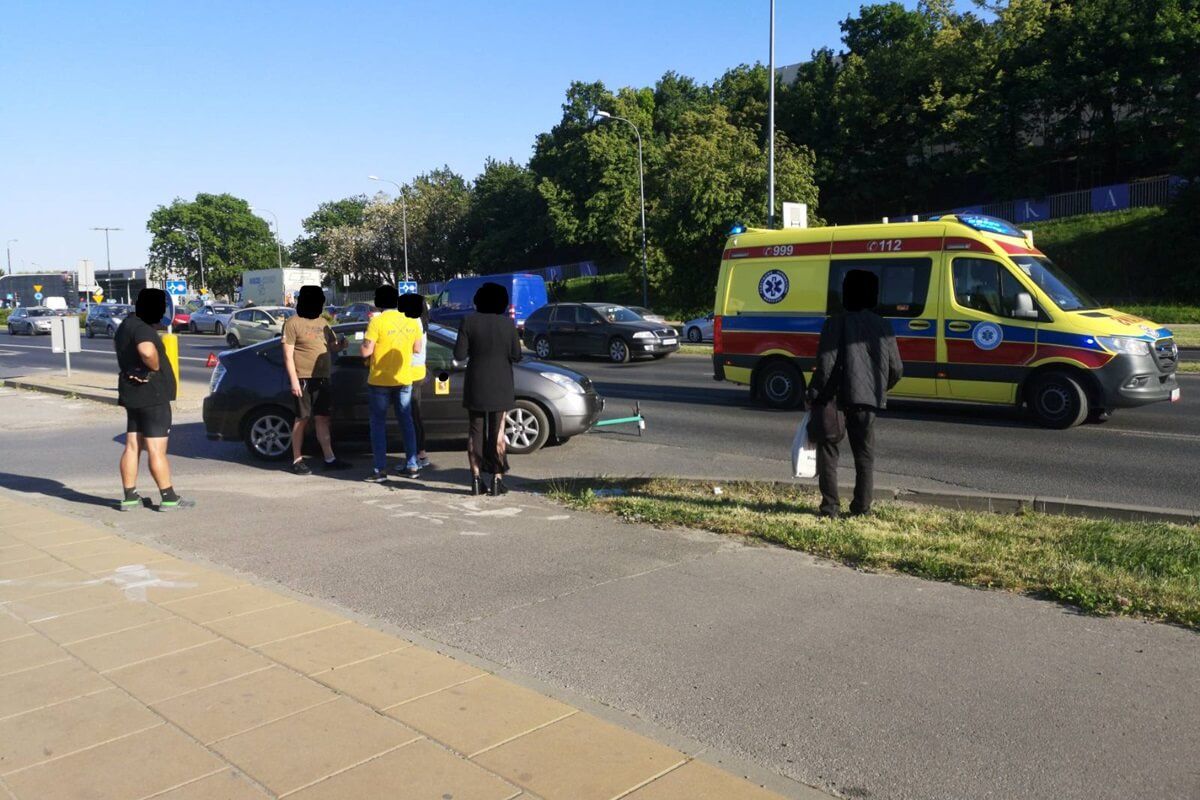 Kierowca toyoty potrącił kobietę na hulajnodze