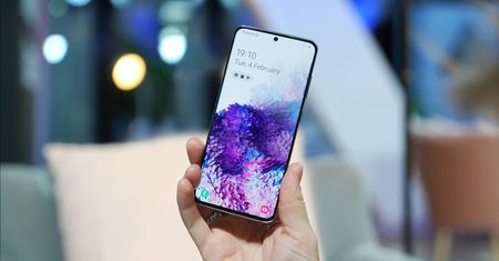 "Samsung sprzedaje nam gorsze Galaxy S". Brytyjczycy piszą do producenta petycję