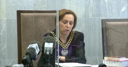 Auto przed nimi zahamowało, rodzina z dzieckiem wjechała w bariery. Jest wyrok sądu po kolizji na S7
