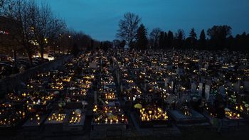 Częstochowa: Wszystkich Świętych po zmroku: morze świateł