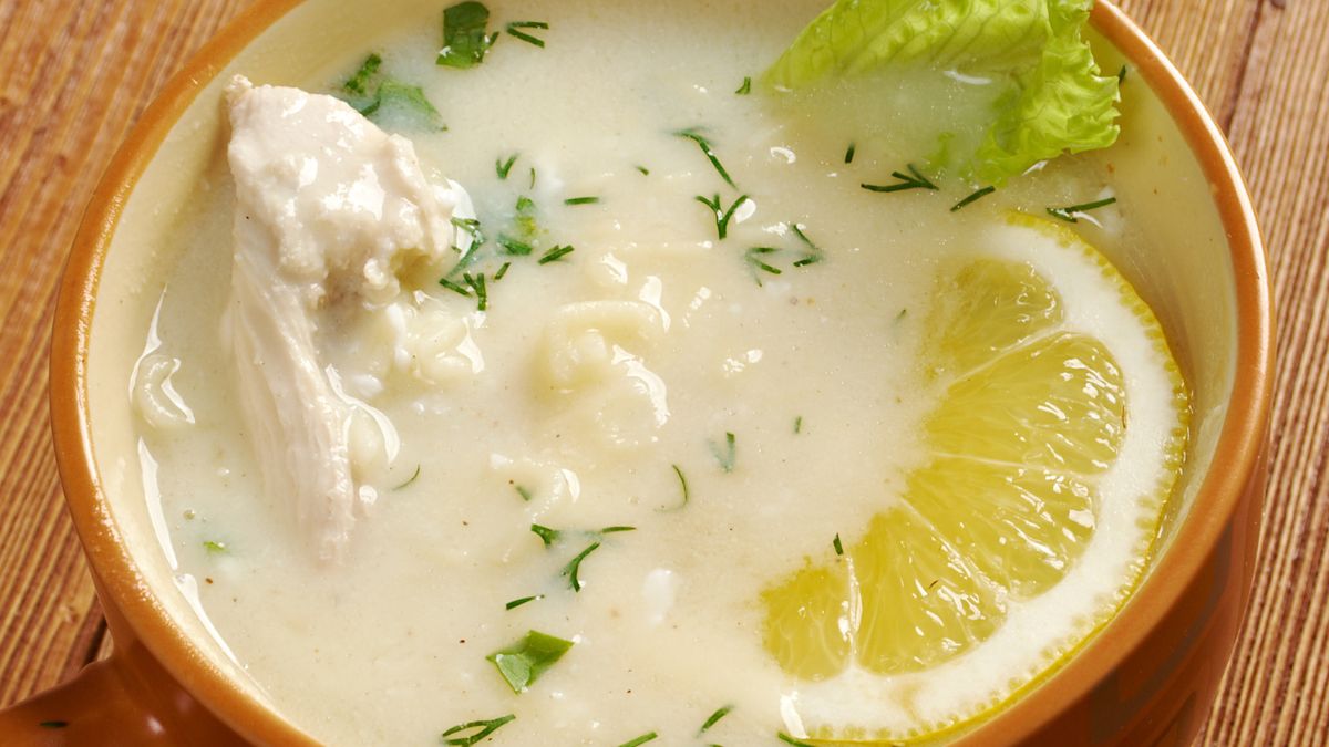 Grecki sos cytrynowy jest doskonały do kurczaka lub ryby