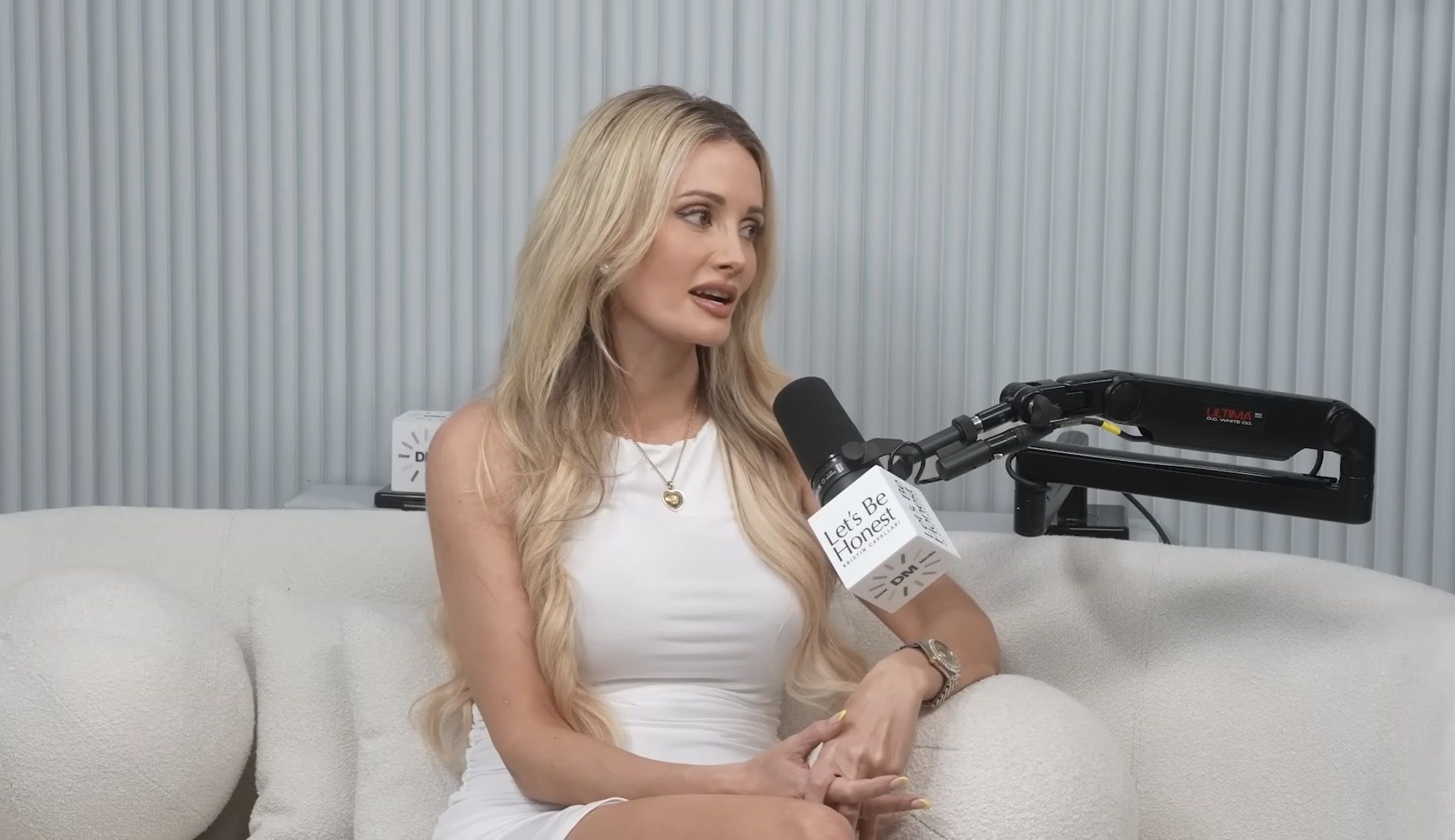 Holly Madison podczas rozmowy