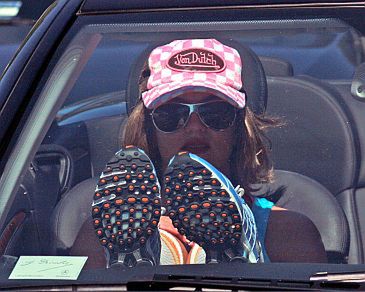 Britney jeździ bez zapiętych pasów (zdjęcia)