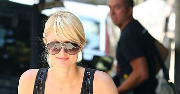 Paris Hilton na rowerze