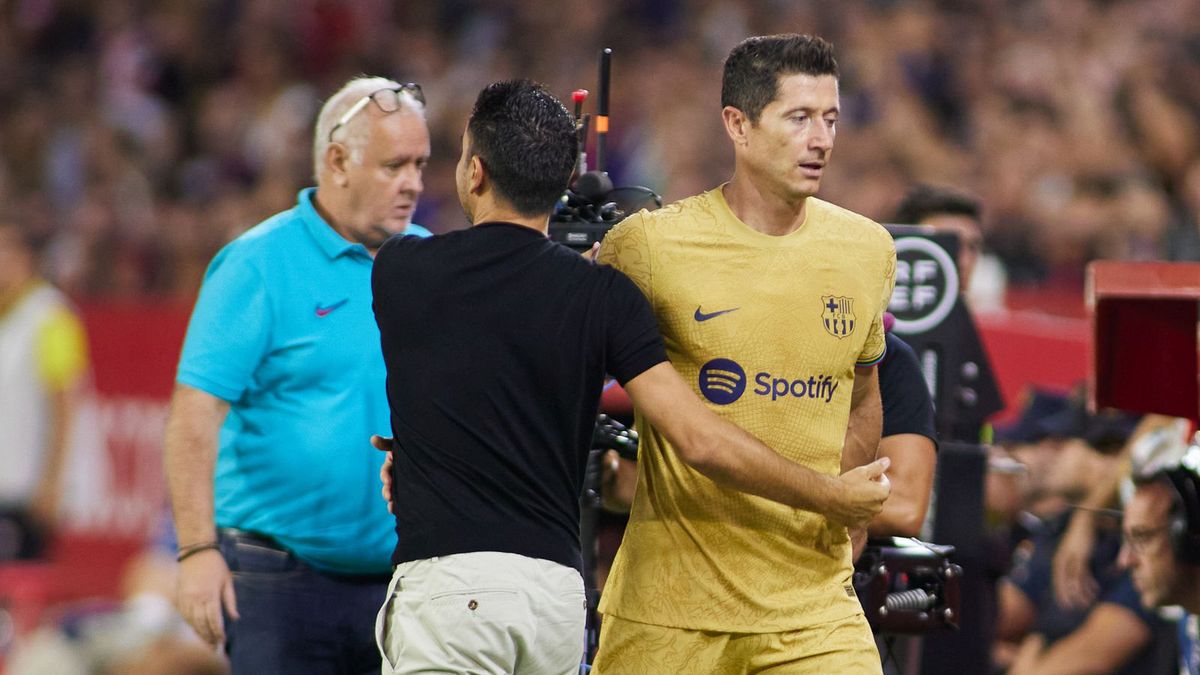 Xavi i Robert Lewandowski