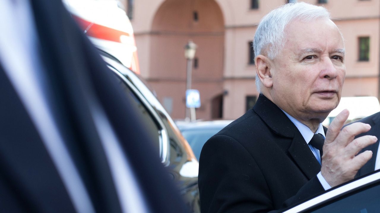 Prof. Pacześniak: PiS musi uciekać konkurencji. Zaczyna mu deptać po piętach