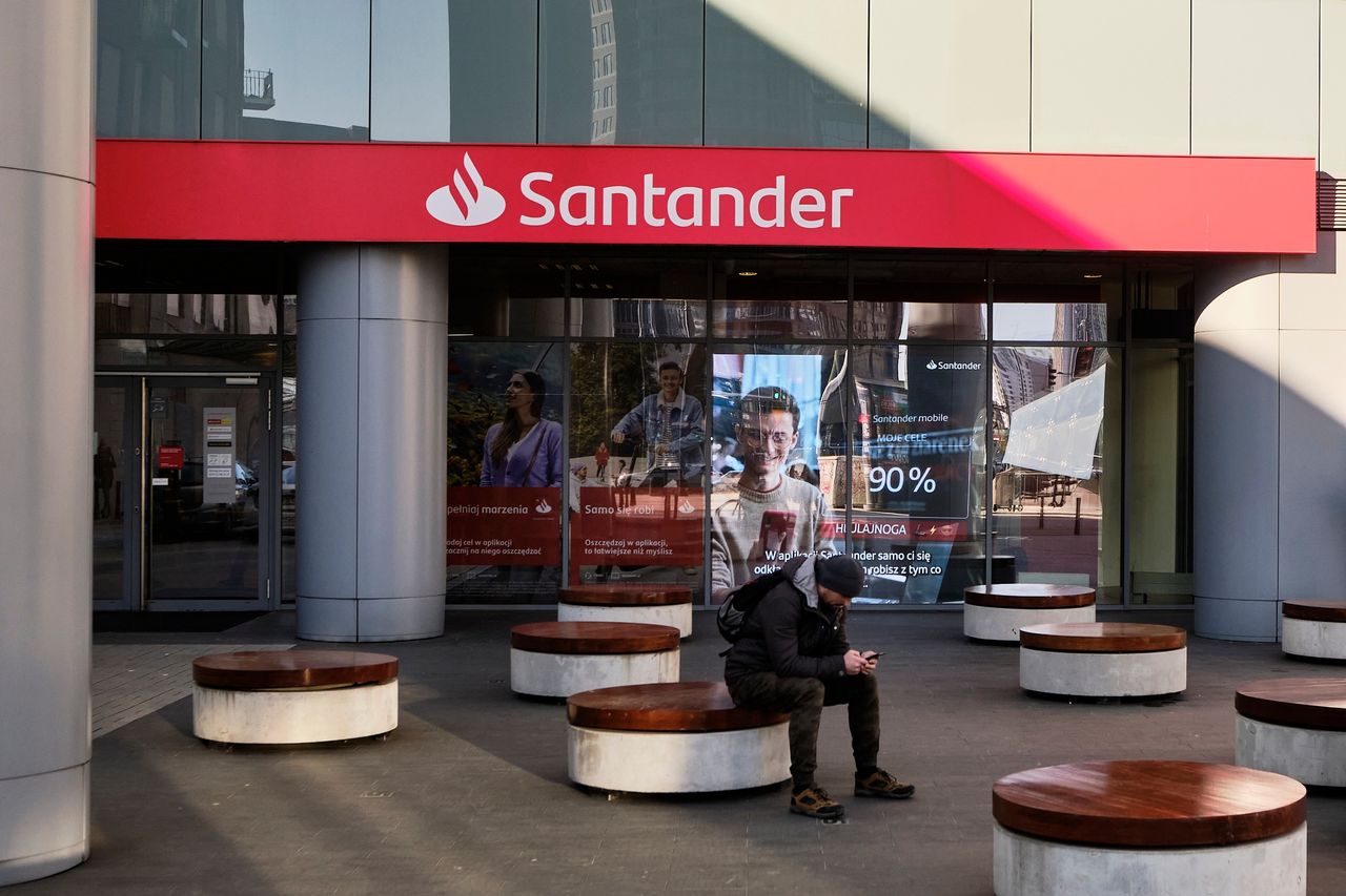 Santander Bank podał zasady. Dotyczą wszystkich klientów