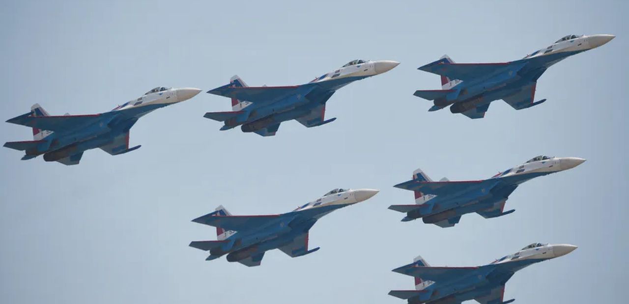 Lotnictwo wojskowe Rosji silniejsze niż przed atakiem na Ukrainę. Nowy raport RUSI