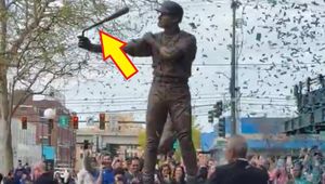 Wielka wpadka przy odsłonięciu pomnika legendy. Zobacz co się stało