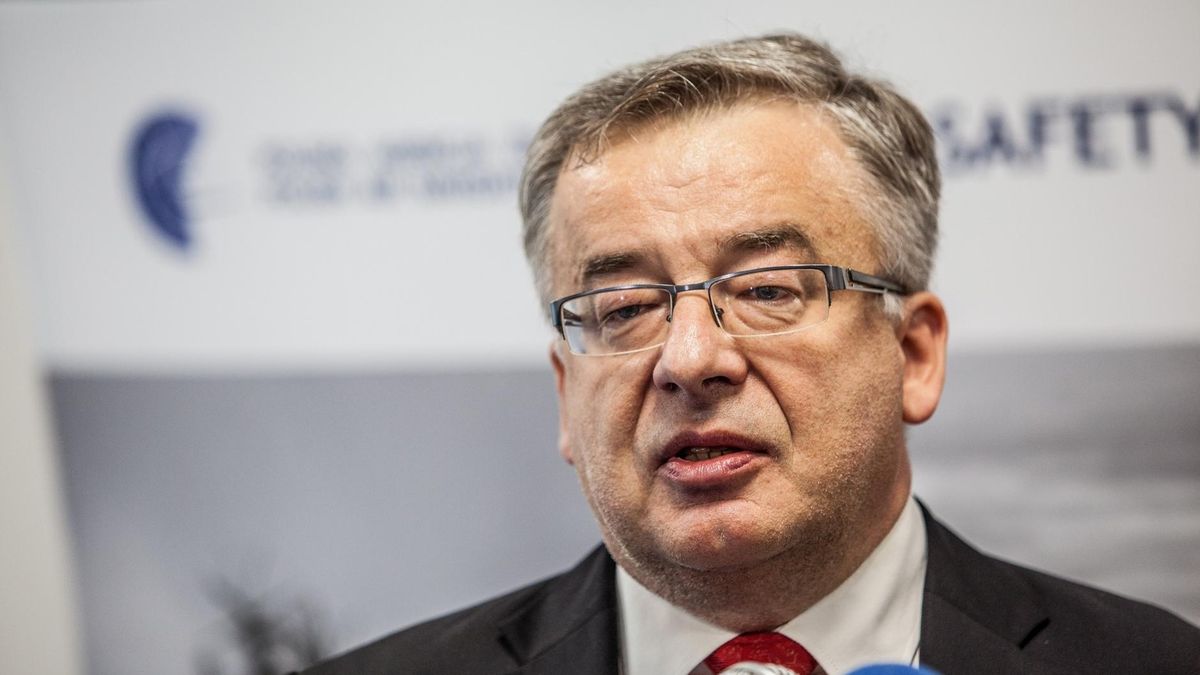 "Fakt" twierdzi, że Janusz Nidziela nie poradził sobie na stanowisku prezesa Polskiej Agencji Żeglugi Powietrznej