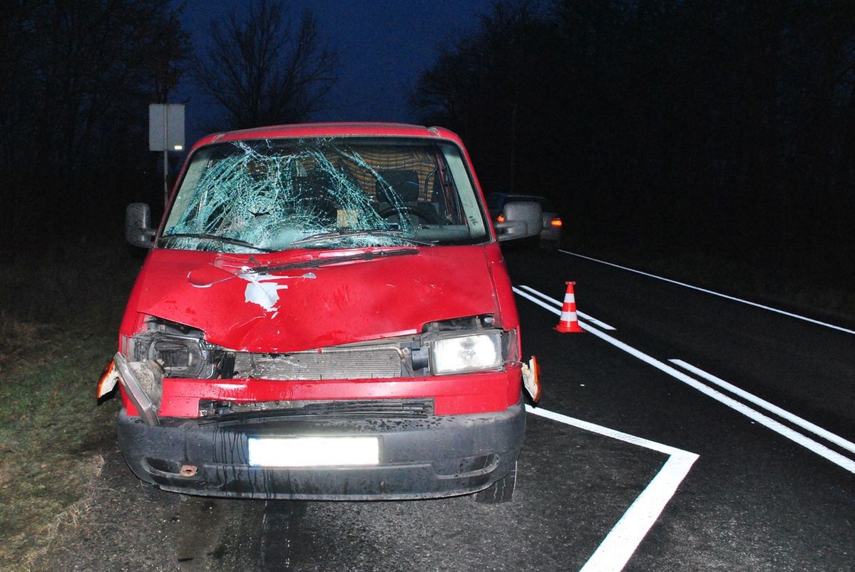 21-latka zginęła pod kołami auta dostawczego. Tragedia na drodze krajowej