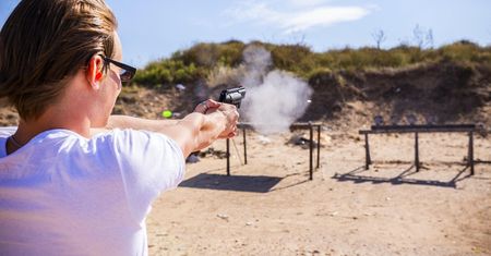 Rekord pozwoleń na broń w Polsce. Ekspert ujawnia prawdę