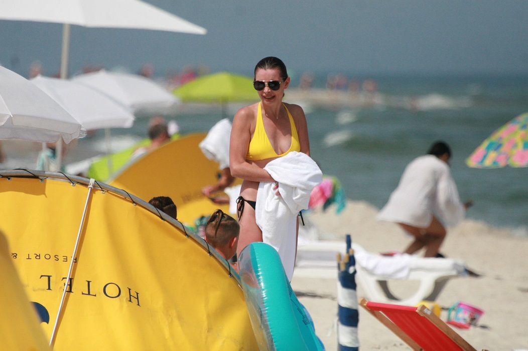 Agnieszka Dygant na plaży w Juracie