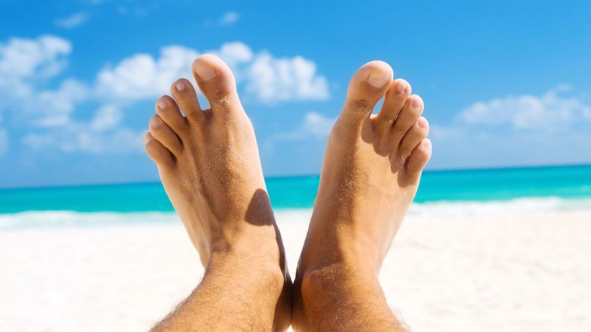 Odciski na stopach to mocno ograniczone zmiany, które są zbudowane z wielu warstw zrogowaciałych komórek naskórka