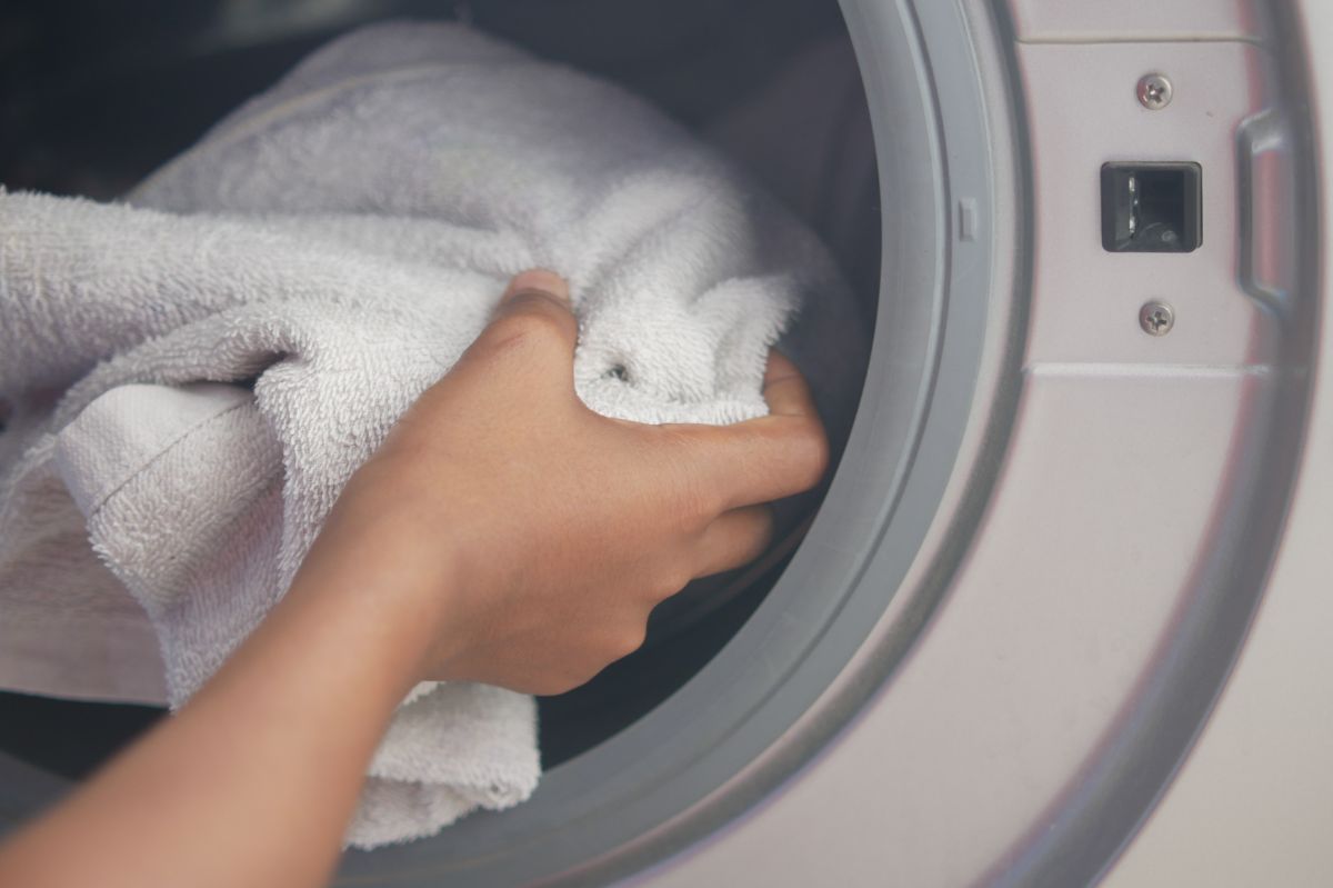 3 zasady prania ręczników. Stosuj, a zostaną miękkie i puszyste na lata