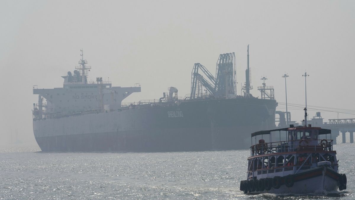 Tankowiec Shenlong Suezmax, po przepłynięciu Cieśniny Ormuz dota