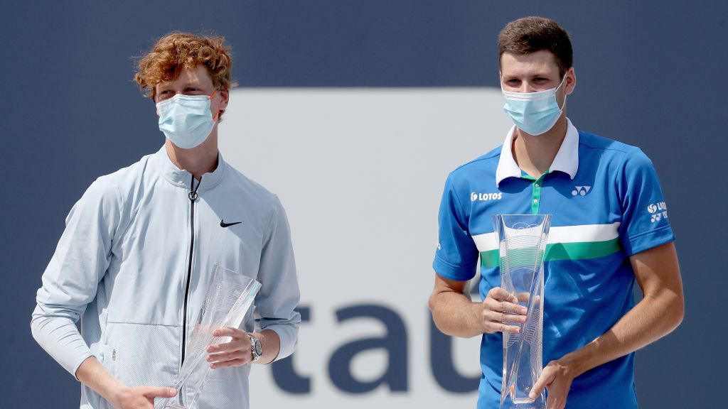 Jannik Sinner (z lewej) i Hubert Hurkacz, finalista i mistrz Miami Open 2021