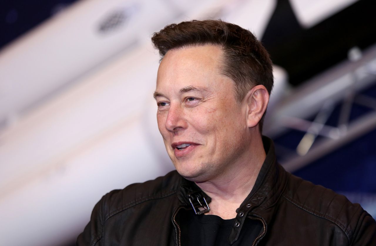 Elon Musk: Starship będzie "pożerał" kosmiczne śmieci