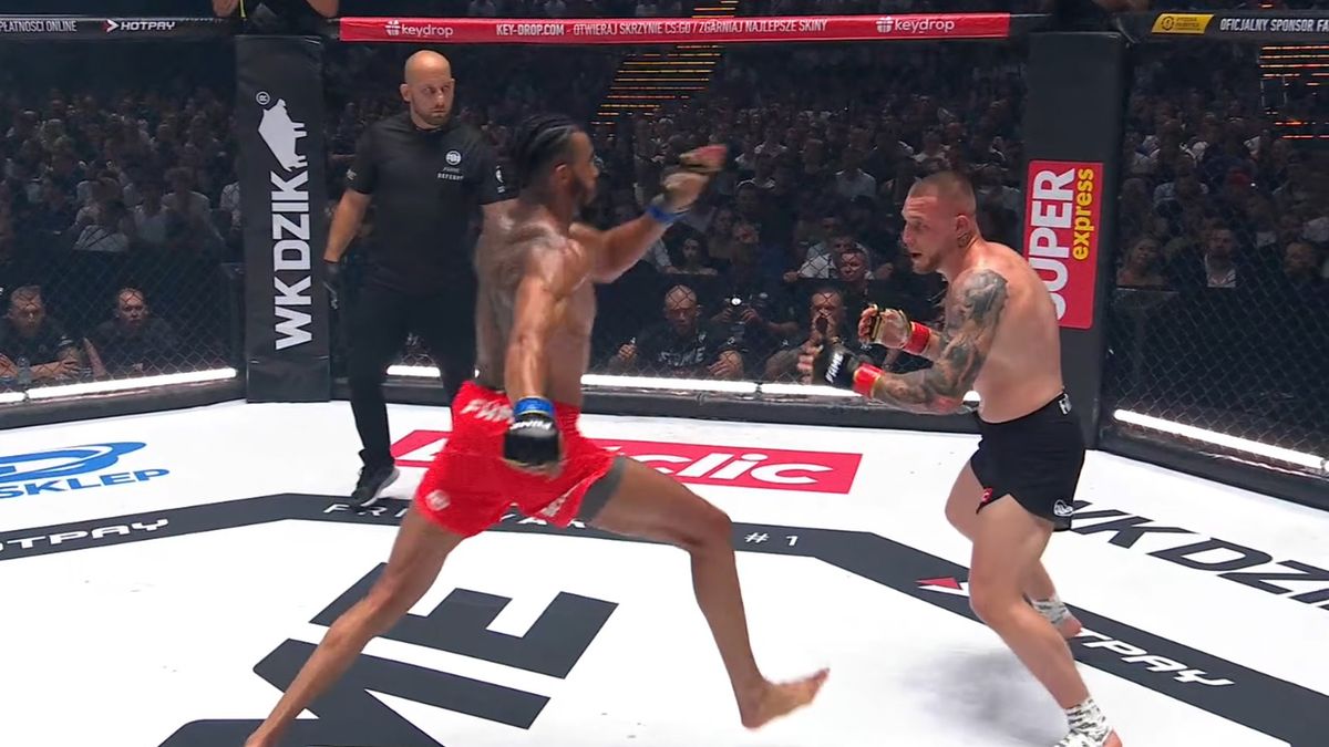 Materiały prasowe / Fame MMA (screen) / Na zdjęciu: walka wieczoru gali Fame Friday Arena 1