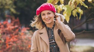Tak influencerki noszą czapki dla dojrzałych pań! Oto 5 propozycji