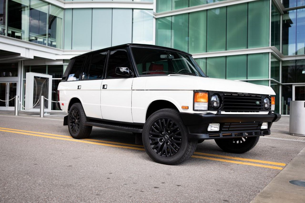 Klasyczny Range Rover dostał amerykańskie V8 i nie tylko