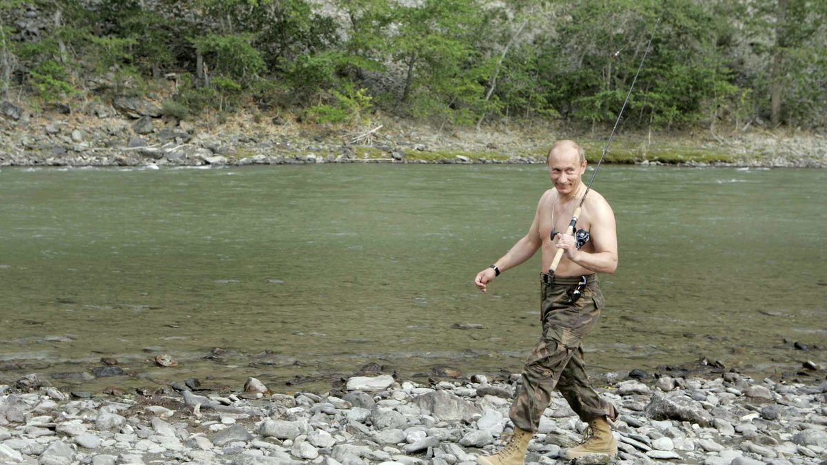 Rosyjski prezydent podczas wypoczynku nad rzeką Chiemczik.