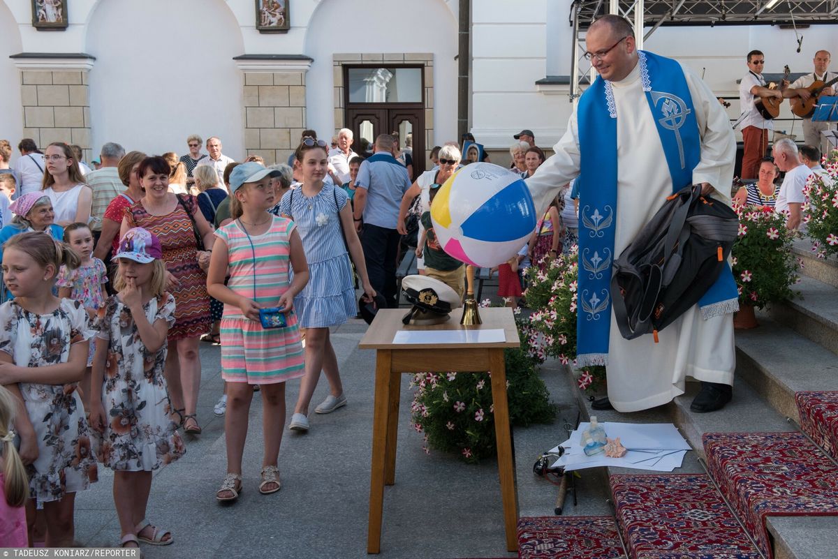 Msza święta dla dzieci z kółek różańcowych podczas Wielkiego Odpustu Tuchowskiego u redemptorystów, lipiec 2021 r. 