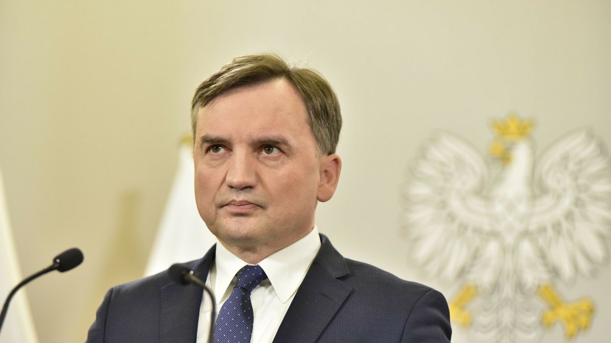 Zbigniew Ziobro o brukselskim szanta?u w sprawie ustawy o SN
11.01.2023 Warszawa Konferencja ministra sprawiedliwosci Zbigniewa Ziobry - brukselski szantaz w sprawie ustawy o Sadzie Najwyzszym 
Fot. Stanis?aw Rozycki/REPORTER
n/z: Zbigniew Ziobro
Stanislaw Rozycki/REPORTER