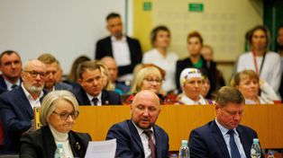 Białystok: Sejmik województwa podlaskiego. Radni podnieśli wynagrodzenie marszałkowi. Opowiedzieli się też przeciw umowie Mercosur. Dali też na sport