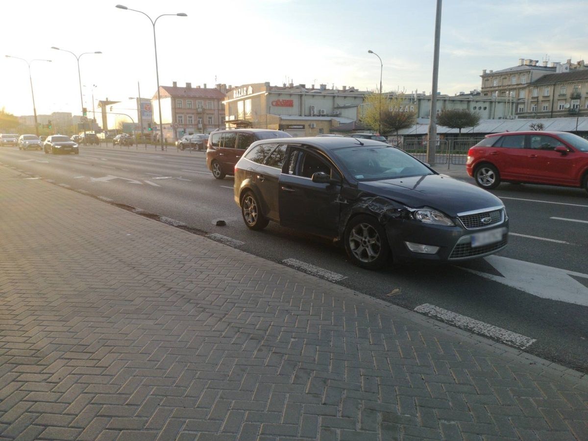 Zderzenie citroena z fordem na al. Tysiąclecia