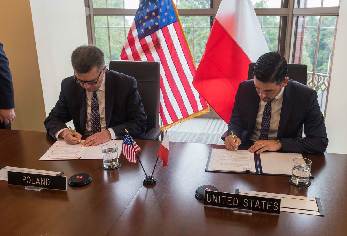 Kolejny krok do zniesienia obowiązku wizowego. Polska i USA podpisały porozumienie