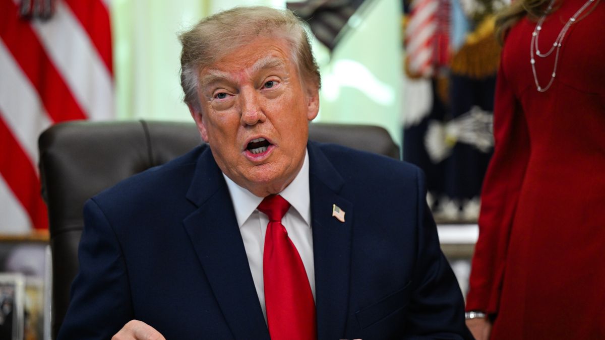 US President Donald Trump speaks during an announcement on Trump Accounts in the Oval Office at the White House in Washington, DC, USA, 07 October 2026. EPA/Annabelle Gordon / POOL Dostawca: PAP/EPA.