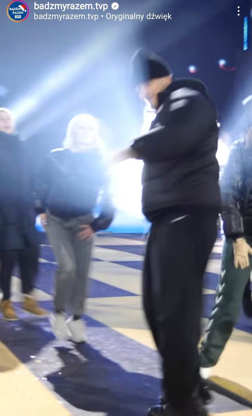 Sylwester 2022 TVP. Sara James i Black Eyed Peas na scenie