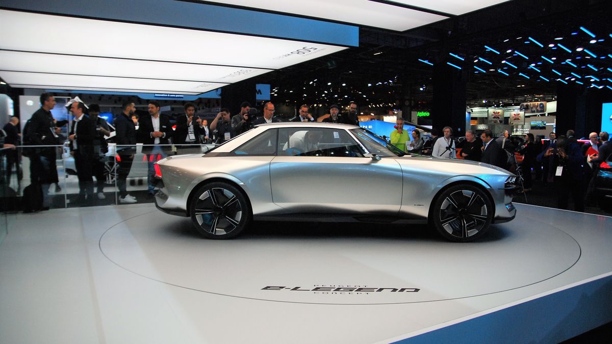 Koncepcyjny Peugeot przyciągnął na stoisko PSA tłumy