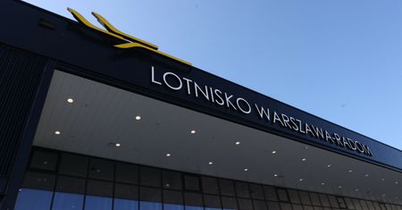 Twarde lądowanie w Radomiu. Biuro podróży odwołuje loty