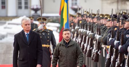 "Zatrzymać dostawy". Zełenski w Wilnie wskazał na USA