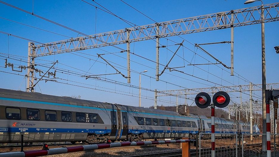 Pociągi Kolei Dużych Prędkości miałyby jeździć ponad 300 km/h.