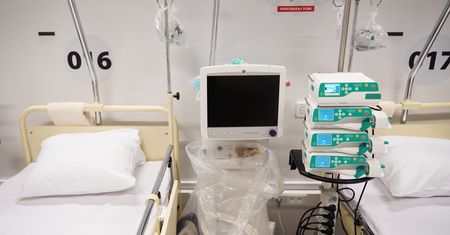 Warszawa. W szpitalach miejskich wolnych 88 łóżek covidowych i 17 respiratorów