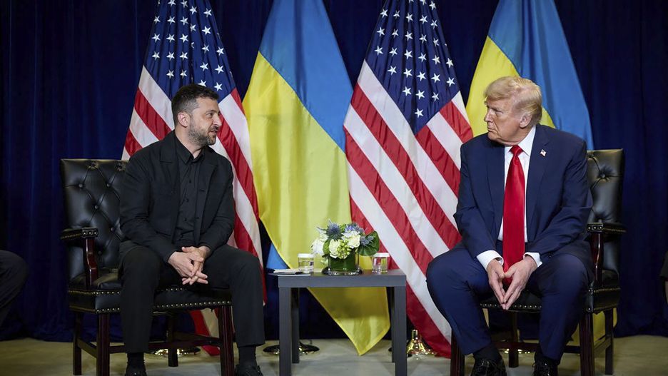 A handout photo made available by Ukrainian Presidential Press Service shows US President Donald J. Trump (R) and Ukrainian President Volodymyr Zelensky (L) meeting at the United Nations (UN) headquarters in New York, New York, USA, 23 September 2025. EPA/PRESIDENTIAL PRESS SERVICE HANDOUT HANDOUT HANDOUT EDITORIAL USE ONLY/NO SALES Dostawca: PAP/EPA.