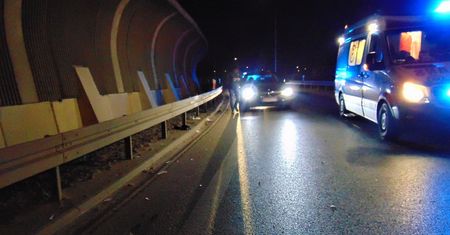 Pokonał bariery i wszedł na autostradę. Był kompletnie pijany