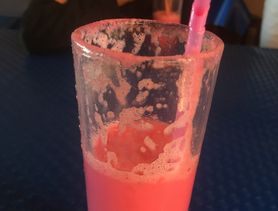 Pij o poranku. Najlepszy sposób na opuchliznę, zaparcia i nadciśnienie