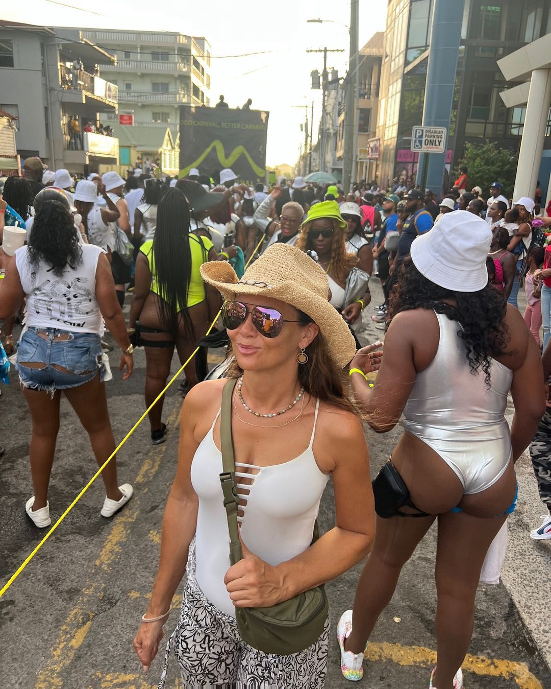 Kinga Rusin twerkuje podczas festiwalu na Karaibach