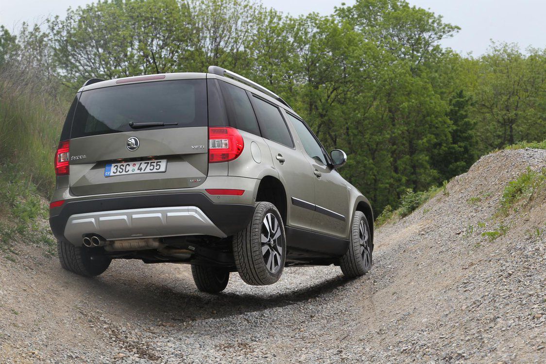 Skoda Yeti należy do grona tych bardziej terenowych crossoverów. Konkurencja to m.in. Dacia Duster i Jeep Renegade.