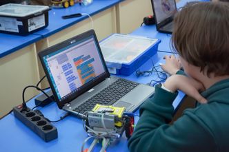 Sztuczna inteligencja w szkolnictwie - czy będzie wykorzystywana przez uczniów i nauczycieli?