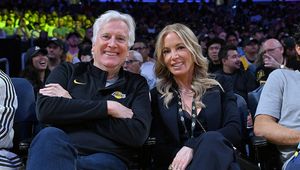 Słynna rodzina sprzedaje ostatnie udziały w Los Angeles Lakers