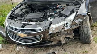 Wypadek w Woli Brwileńskiej. Chevrolet wypadł z drogi i uderzył w betonowy przepust!