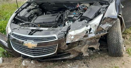 Wypadek w Woli Brwileńskiej. Chevrolet wypadł z drogi i uderzył w betonowy przepust!